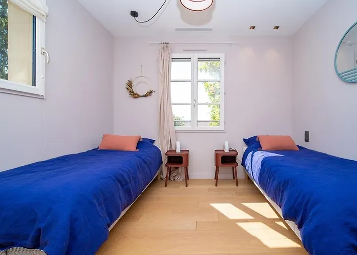 Calm Villa With Swimming Pool & Garden, Within Easy Walking Distance To Village