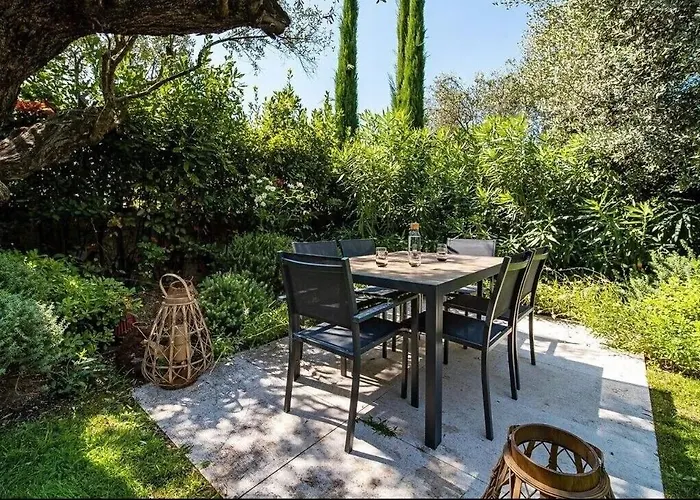 Calm Villa With Swimming Pool & Garden, Within Easy Walking Distance To Village