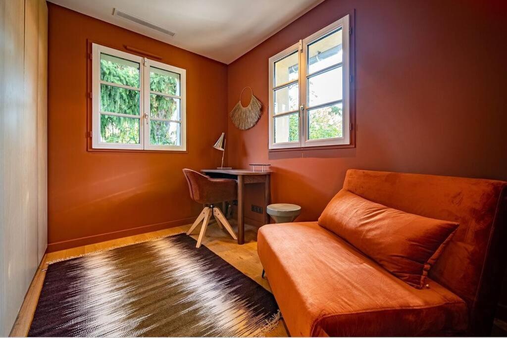 Calm With Swimming Pool & Garden, Within Easy Walking Distance To Village Villa