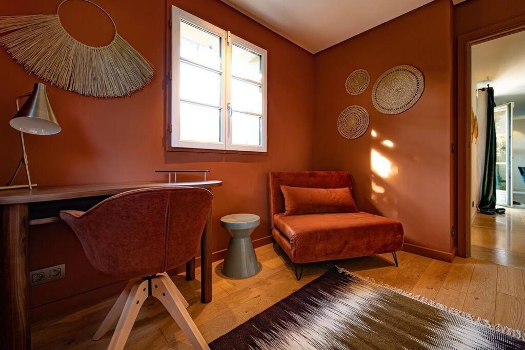 Villa Calm With Swimming Pool & Garden, Within Easy Walking Distance To Village *