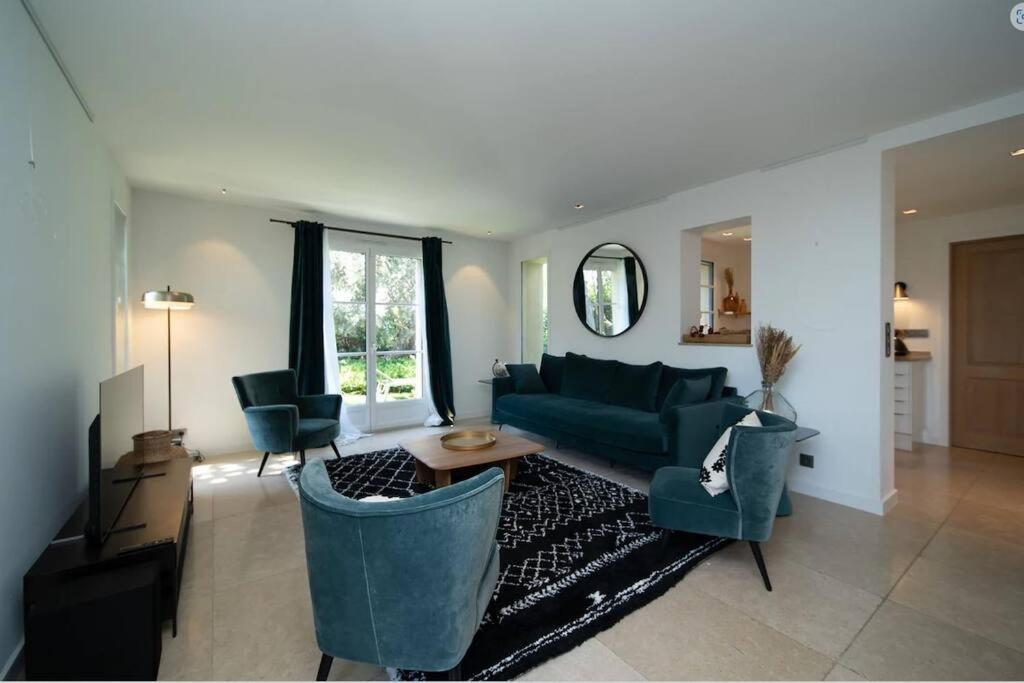 Calm With Swimming Pool & Garden, Within Easy Walking Distance To Village Tourrettes-sur-Loup