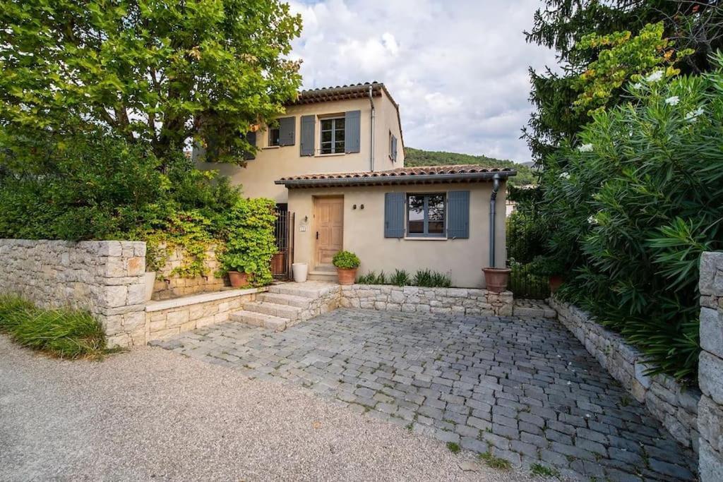 Calm With Swimming Pool & Garden, Within Easy Walking Distance To Village Tourrettes-sur-Loup