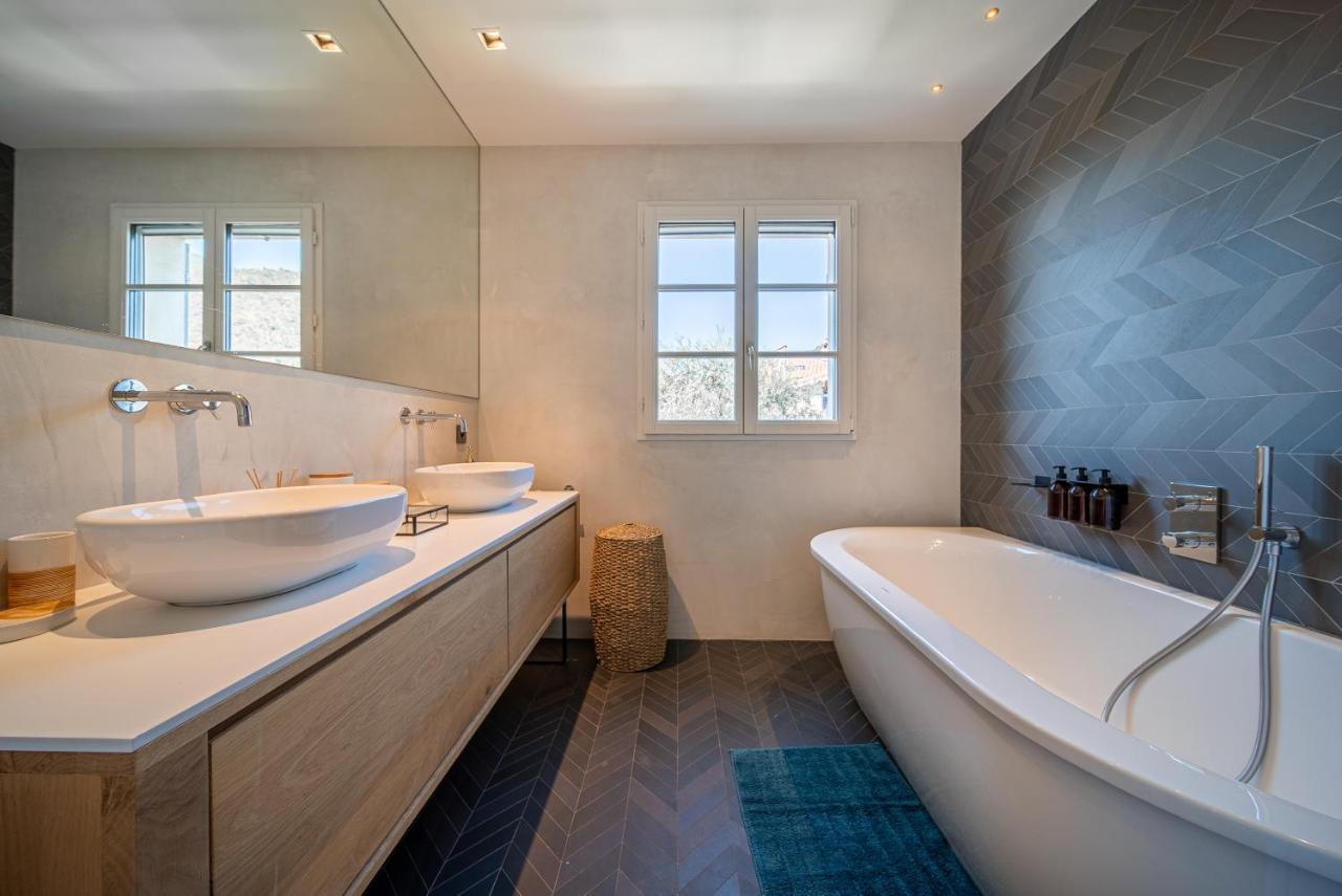 Villa Calm With Swimming Pool & Garden, Within Easy Walking Distance To Village *